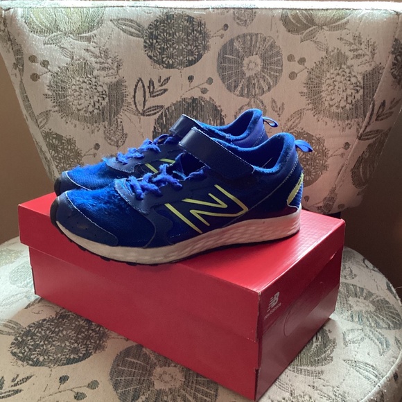 New Balance Fresh Foam 650 Sneakers - Youth Size 5 (wide) - Picture 6 of 6